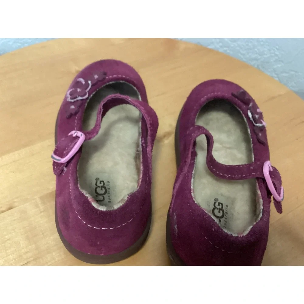 UGG Mary Jane Shoes Kids‎ Size 7 Magenta Purple Suede Shearling Flower Applique